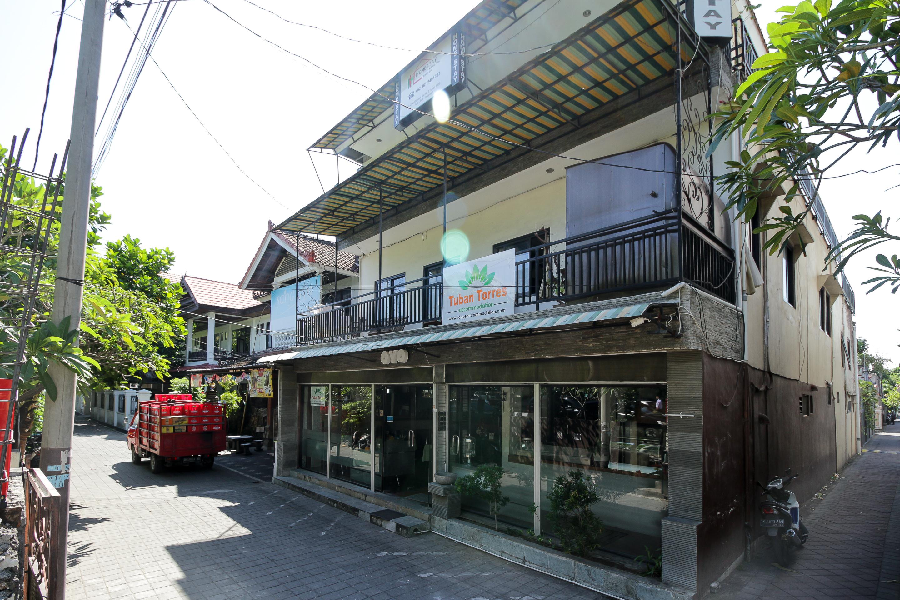 Oyo 734 Tuban Torres Accomodation Kuta  Bagian luar foto