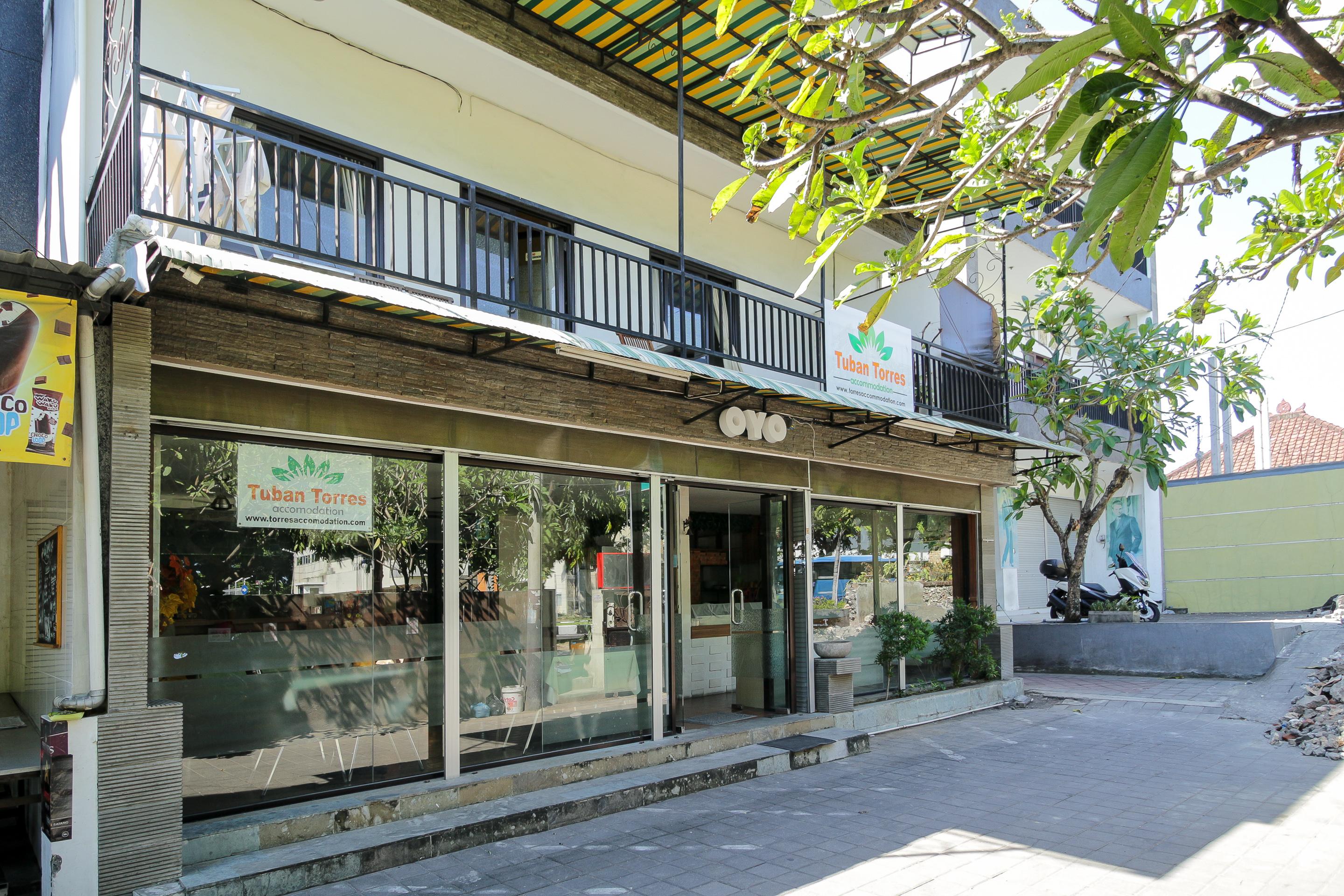 Oyo 734 Tuban Torres Accomodation Kuta  Bagian luar foto